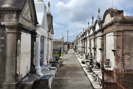 New Orleans Garden District & Cemetery Bike Tour