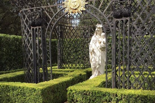New Orleans Homes of the Rich and Famous Tour of the Garden District