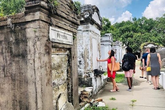 New Orleans City and Cemetery Tour + Garden District Stroll