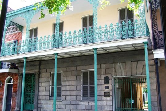 Private Urban Plantation and French Quarter Walking Tour