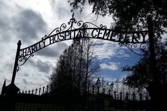 Cemetery and Ghost BYOB Bus Tour in New Orleans