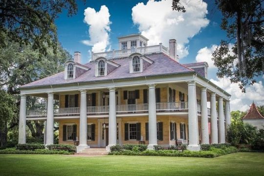 Private Louisiana Plantations Tour with Gourmet Lunch from New Orleans