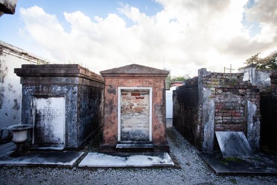 St. Louis Cemetery No. 1 Official Walking Tour - Enters the Cemetery