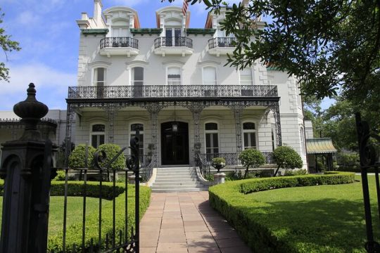 New Orleans Garden District- At your own pace. Downloadable audiovisual tour.
