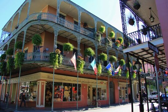 New Orleans Private City and Cemetery Tour for Up to 25 Passengers