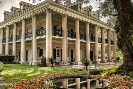 Full-Day Tour Oak Alley Plantation and Airboat Swamp from New Orleans