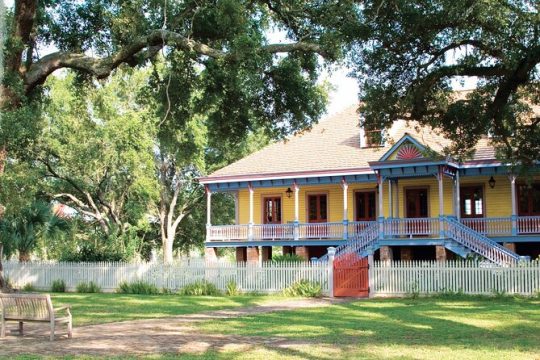 Full-Day Laura Plantation & Airboat Swamp Guided Tour with Pick up