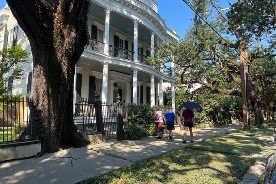 Garden District Architecture Walking Tour in New Orleans