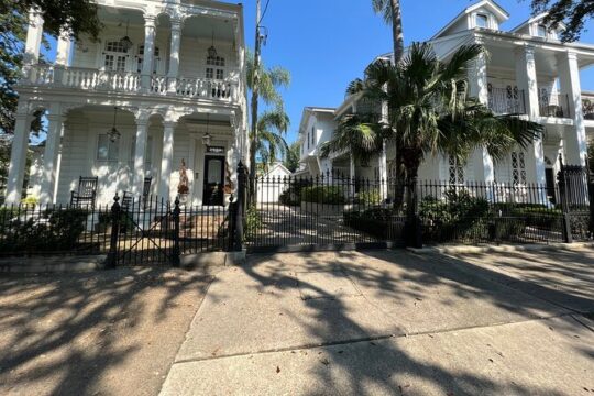 Garden District Architecture Walking Tour in New Orleans