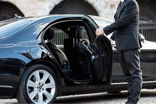 Private Transfer in a Luxury Sedan from Louis Armstrong Airport