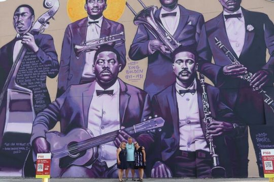 Citywide Private Tour with Local Jazz Musician